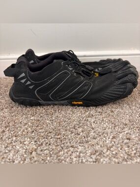 Vibram FiveFingers Black Minimalist Toe Shoes Mens 7.5-8 Womens 9 EU39 Barefoot